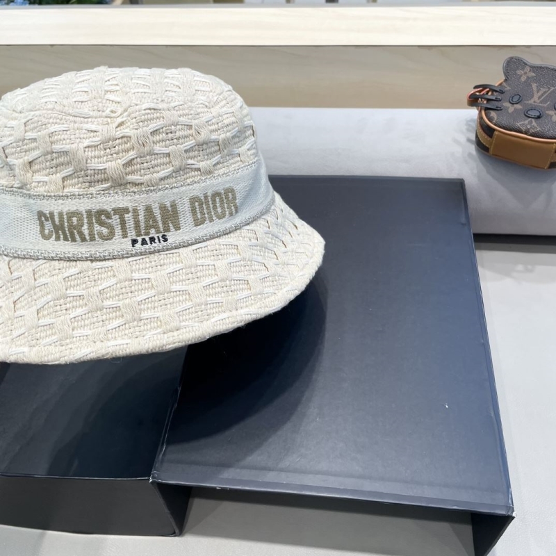 CHRISTIAN DIOR